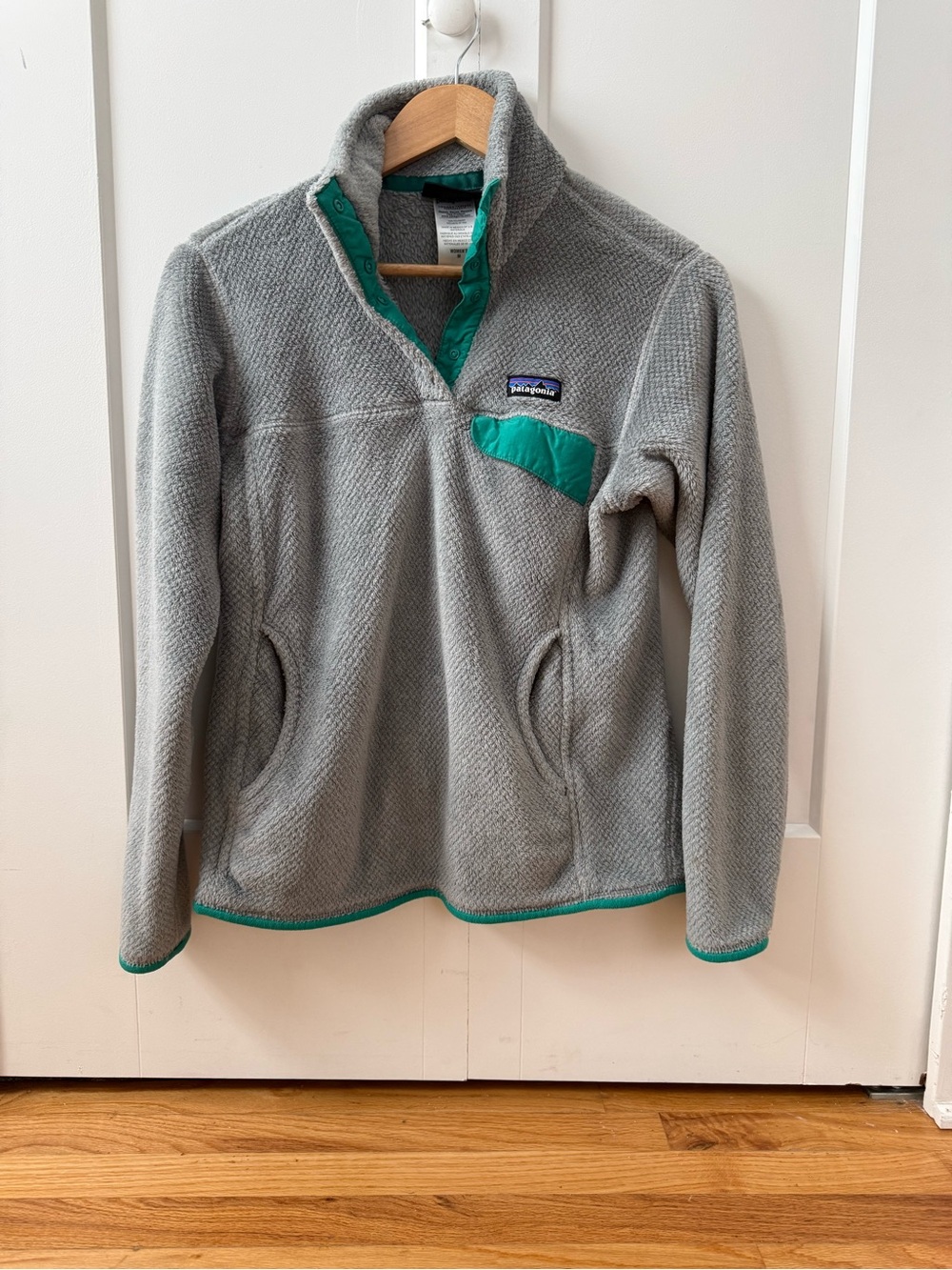 Patagonia Light Gray Fleece Pullover with Teal Trim